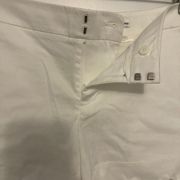 Scalloped white shorts - Picture 2 of 4